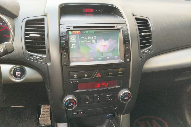 Used Kia Sorento 2009 2.4L Ultimate Edition Audio And AC Panel