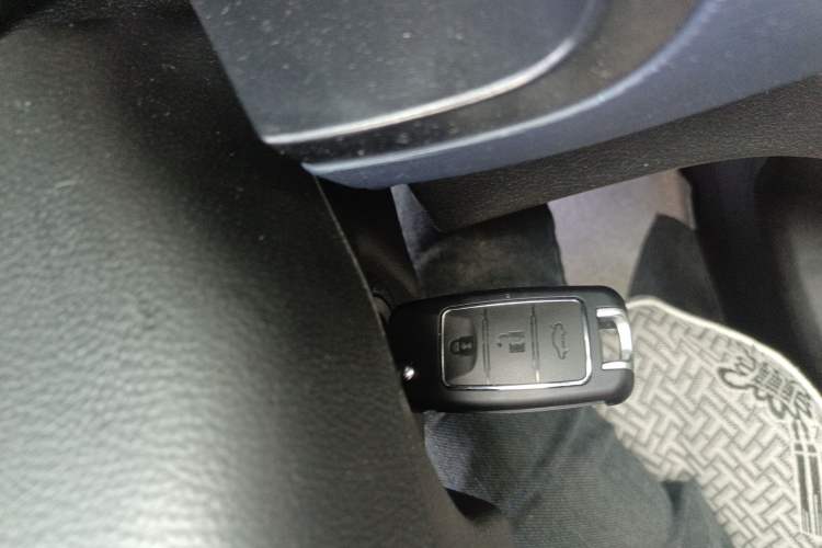 Used FORTHING Lingzhi 2023 M5 1.6L Practical Model 5 Seats Vehicle Key