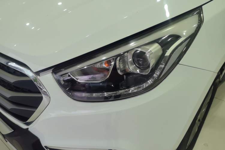 Used Hyundai ix35 2015 2.0L Automatic 2WD Smart Type China IV Left Front Headlight