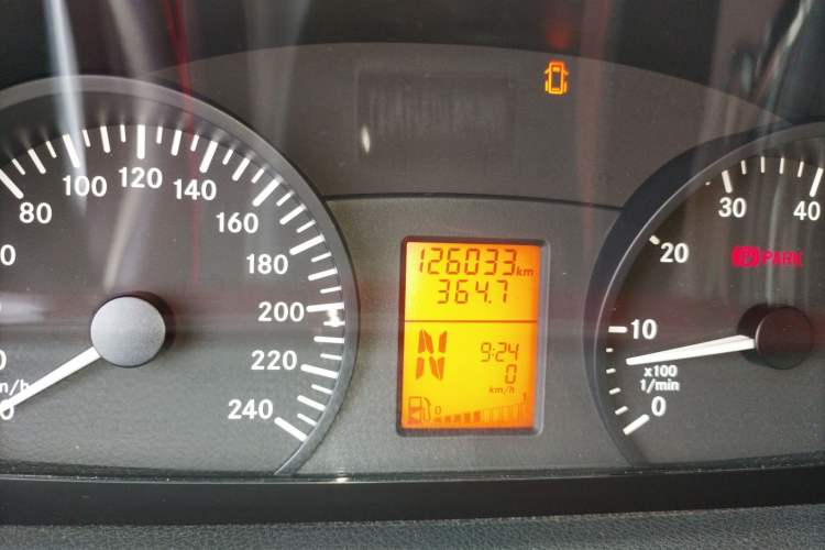 Used Mercedes-Benz Vito 2013 3.0L Business Edition Odometer Close Up