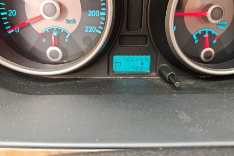 Used Buick Excelle 2015 1.5L Automatic Classic Model Odometer Close Up