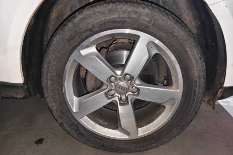 Used Audi Q5 2017 40 TFSI Ambition Edition Right Front Wheel Hub