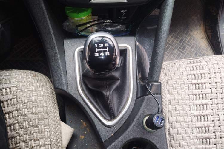 Used Dongfeng Aeolus AX7 2015 2.0L Manual Zhiyi Trim
