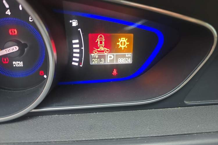 Used Roewe 550 2013 550G 1.8T Automatic Prestige Edition
