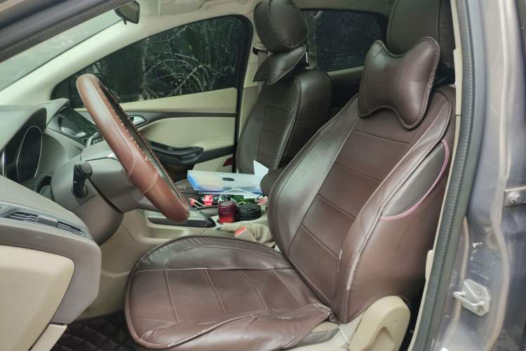 Used Ford Focus 2012 Sedan 1.6L Automatic Fashion Edition
