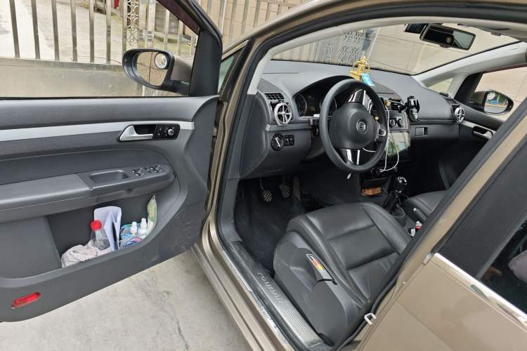 Used Volkswagen Touran 2015 1.4T Manual Comfort Edition 5-Seater