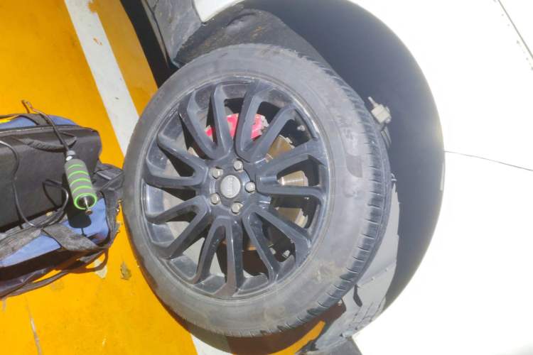 Used Land Rover Range Sport  Right Front Wheel Hub