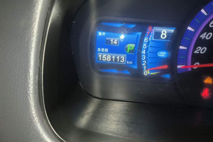 Used BYD M6 2013 2.4L Automatic Luxury Model Odometer Close Up