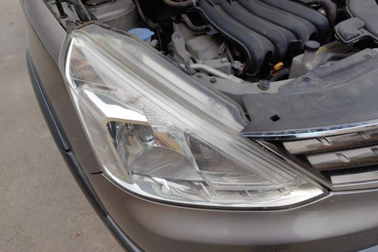 Used Nissan Livina 2013 Jingrui 1.6XL Manual Comfort Edition Right Front Headlight