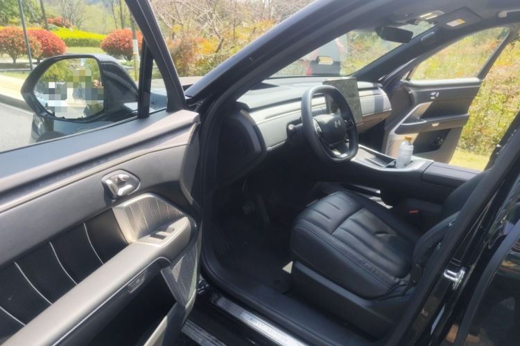 Used ONVO Luxeed L90 2025 Model—Ultra Six-Seater Version
