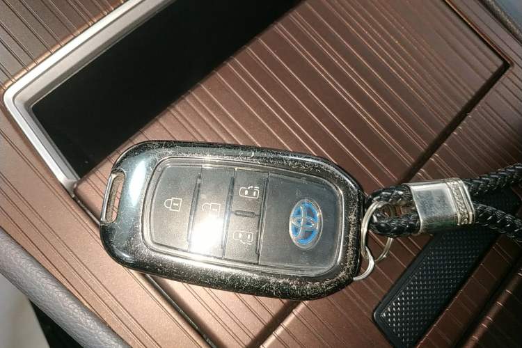 Used Toyota Granvia 2023 2.5L Hybrid Luxury Edition
