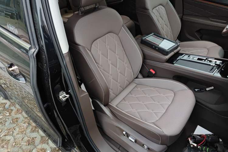 Used Volkswagen Viloran 2024 380TSI Premium Edition
