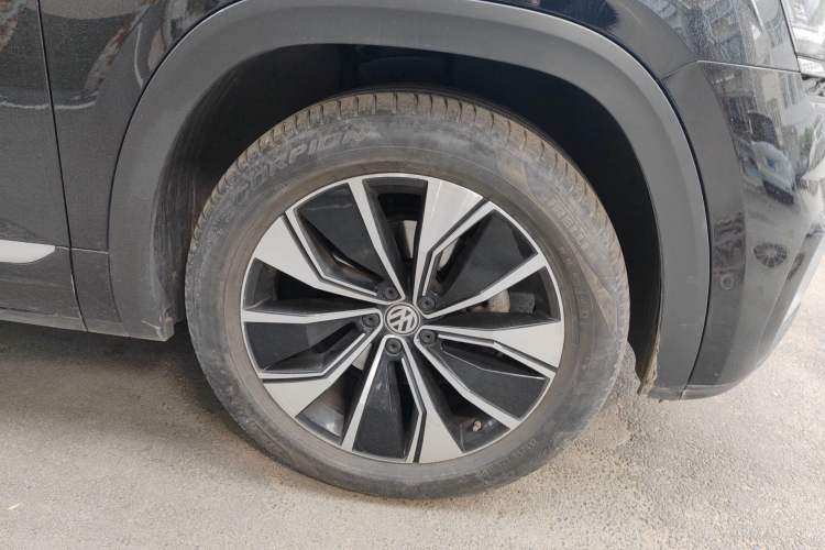 Used Volkswagen Teramont X 2020 Facelifted 330TSI Two-Wheel-Drive Luxury Edition Right Front Wheel Hub