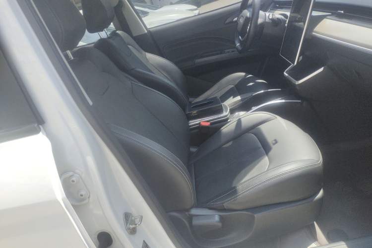 Used NETA V 2021 Long-Range Entertainment Edition Upgrade Model Right Front Seat