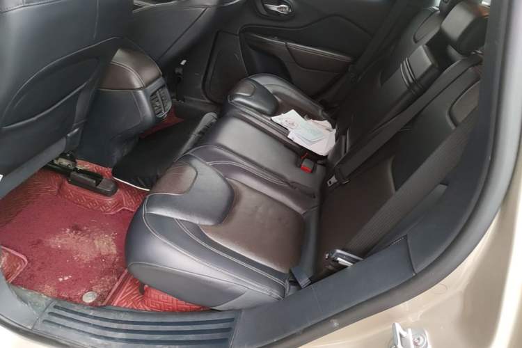 Used Jeep Cherokee 2017 2.4L Leading Edition
