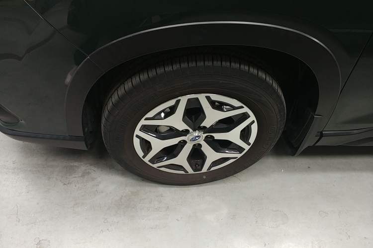 Used Subaru Forester 2022 2.0i AWD Luxury Edition EyeSight Left Front Wheel Hub