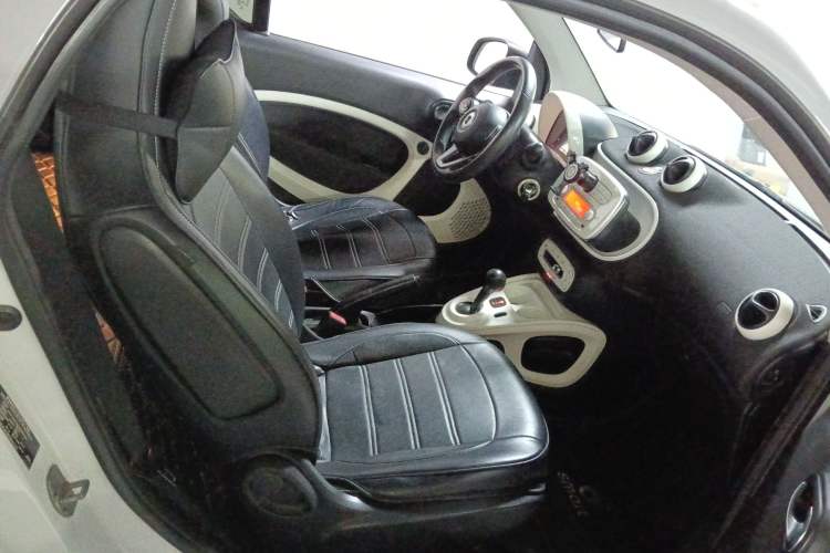 Used smart fortwo 2015 1.0L 52 kW Hardtop Passion Edition
