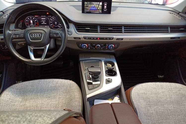 Used Audi Q7 2018 40 TFSI Comfort Model
