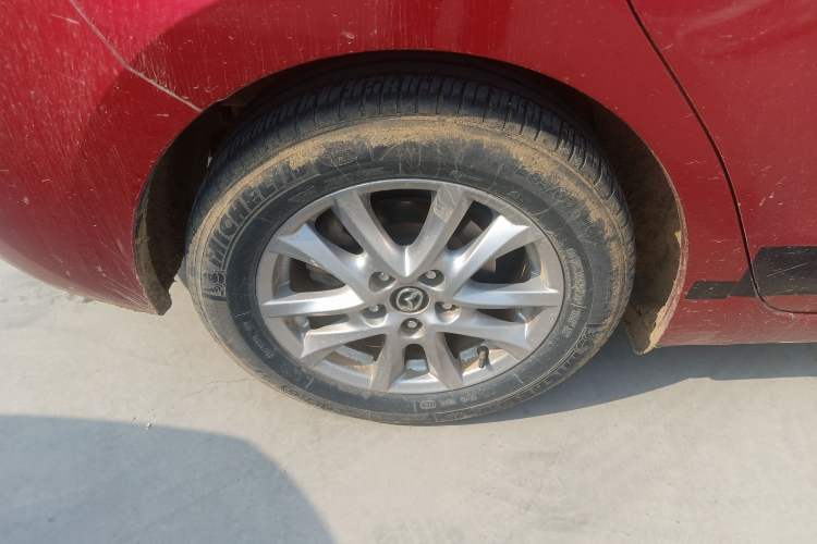 Used Mazda 3 Axela 2014 Sedan 1.5L Manual Comfort Model
