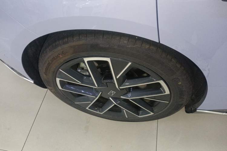 Used Avatr 06 2025 Pro Range-Extended Edition Right Rear Wheel Hub