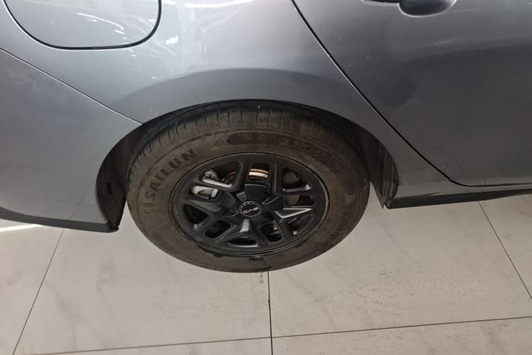 Used BYD Seal 05 DM-i 2025 DM-i Smart Drive 55KM Luxury Model Right Rear Wheel Hub