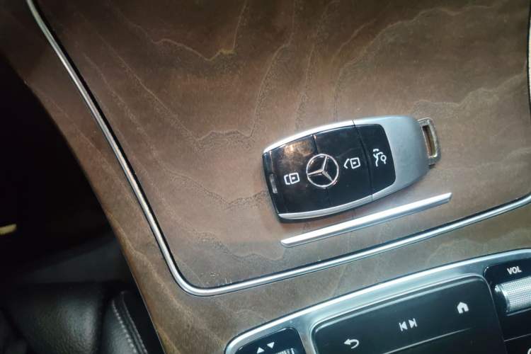 Used Mercedes-Benz GLC 2022 GLC 260 L 4MATIC Luxury Model Vehicle Key
