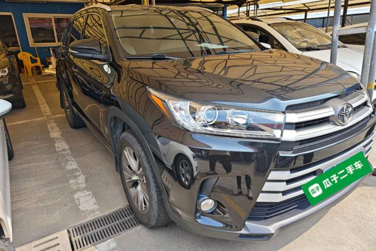 Used Toyota Highlander 2021 2.0T Two-Wheel Drive Elite Version 7-Seater
