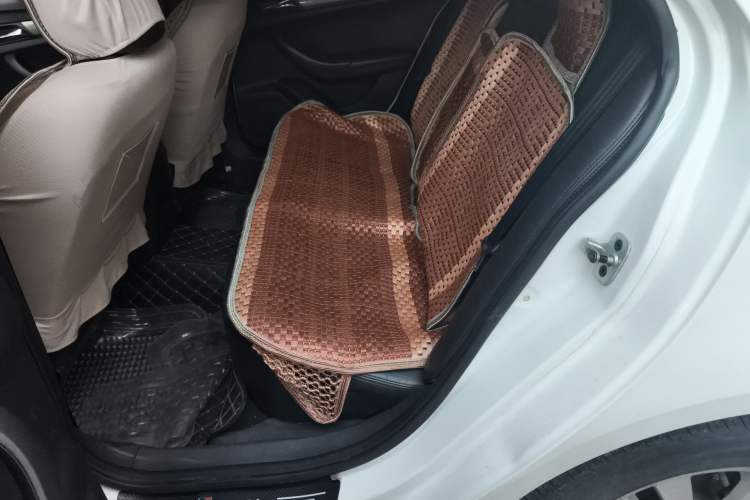 Used Roewe 360 2015 1.5L Automatic Luxury Edition Left Rear Seat