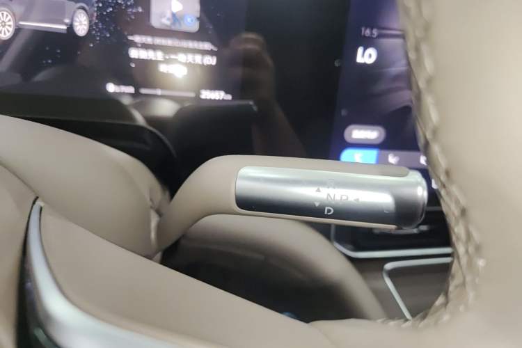 Used Hima AITO M9 2025 Extended-Range Ultra Version 52 kWh 6-Seater Gear Lever