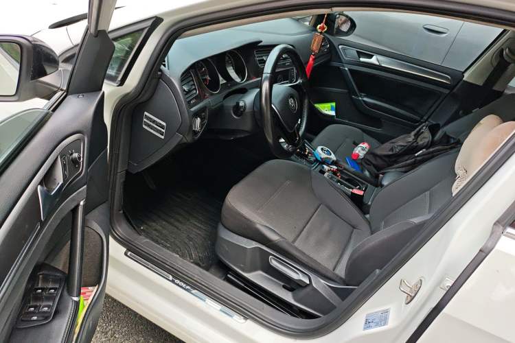 Used Volkswagen Golf 2017 230TSI Automatic Comfort Edition – Celebrating Milestone of One Million Units Driver Seat