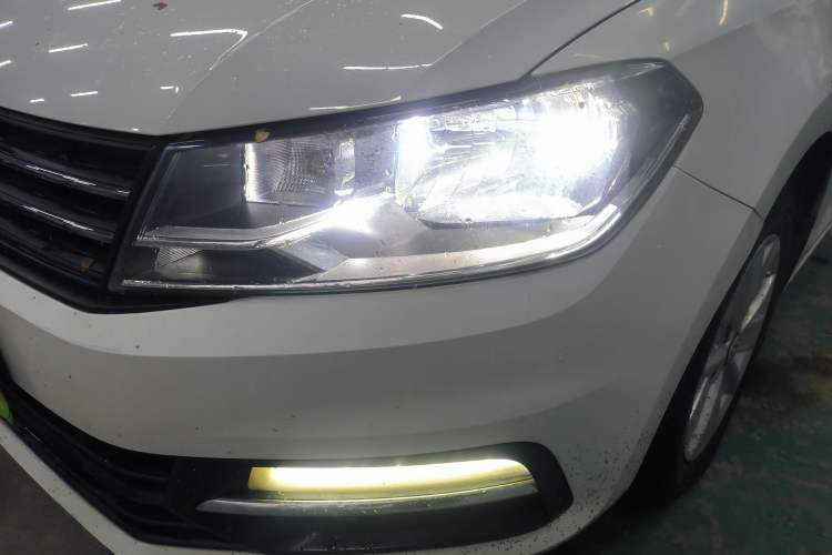 Used Volkswagen Santana 2016 1.6L Automatic Fashion Edition Left Front Headlight