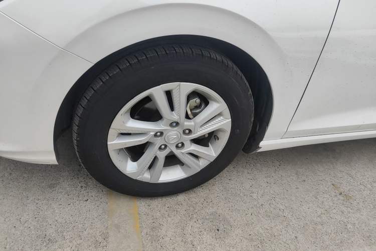 Used CHANGAN Eado 2019 Blue Whale Edition 280T GDI DCT High-Speed Model Left Front Wheel Hub