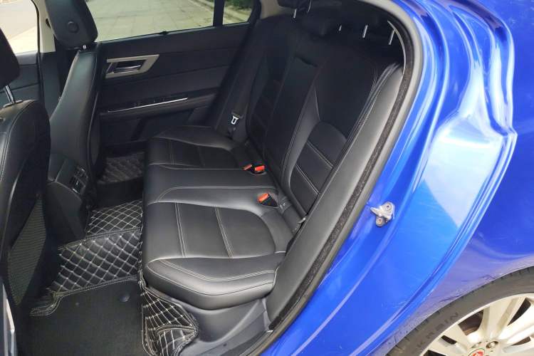 Used Jaguar XEL 2019 2.0T 200 PS Deluxe Edition Left Rear Seat