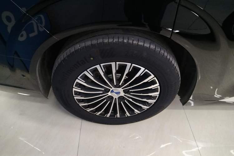 Used Denza D9 2025 DM-i Intelligent Drive 1020 Four-Wheel Drive Flagship Model