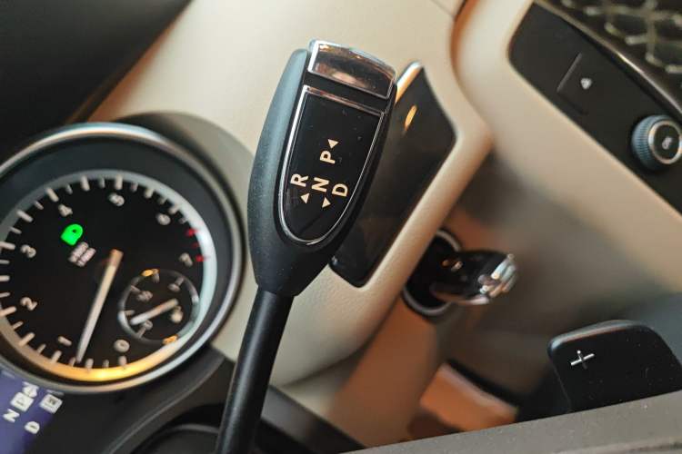 Used Mercedes-Benz R-Class 2017 R 320 4MATIC Business Edition Prestige Model
