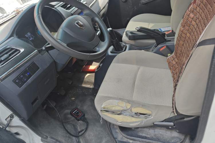 Used Jinbei Hiace X30 2023 1.5L Wealthy-Style Passenger Van 5/6/7-Seater Non-Air-Conditioned Version SWC15M
