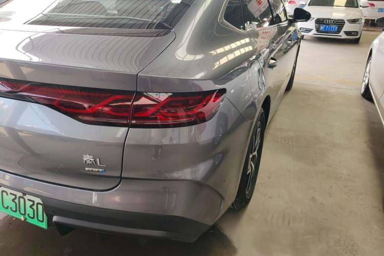 Used BYD Qin L 2025 DM-i Smart Drive 120KM Leading Model Right Rear Taillight