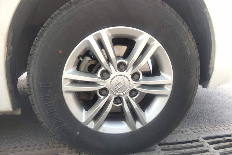 Used SAIC MAXUS G10 2016 2.4L Manual Elite Edition Right Front Wheel Hub