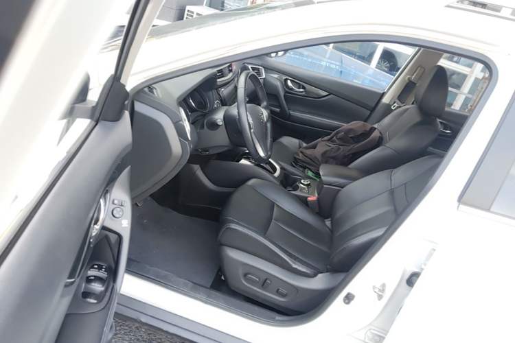 Used Nissan X-Trail 2015 2.5L CVT Leading MAX Edition 4WD
