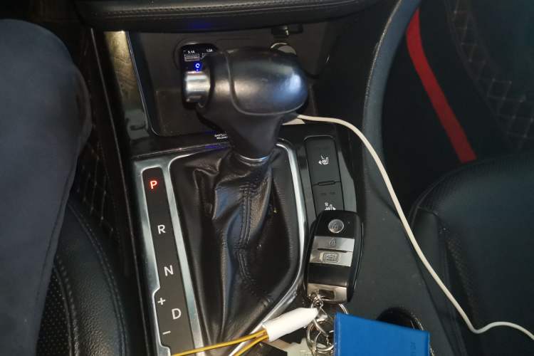 Used Kia K5 2015 2.0L Automatic GLS Gear Lever