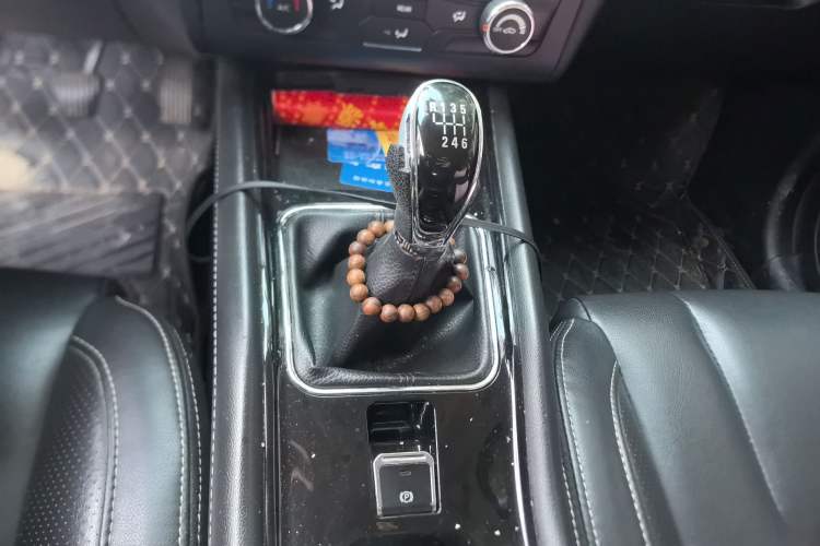 Used Dongfeng Fengon 580 2017 1.5T Manual Luxury Model Gear Lever