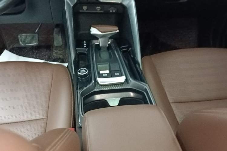 Used Kia Sportage R 2021 Ace 2.0L Splendid Edition Gear Lever