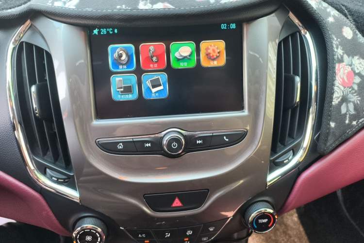 Used Chevrolet Cruze 2018 Hatchback 320 Automatic Pioneer Sunroof Edition Audio And AC Panel