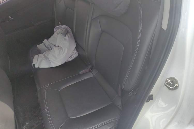 Used Kia Sportage R 2015 2.0L Automatic Two-Wheel Drive DLX Model