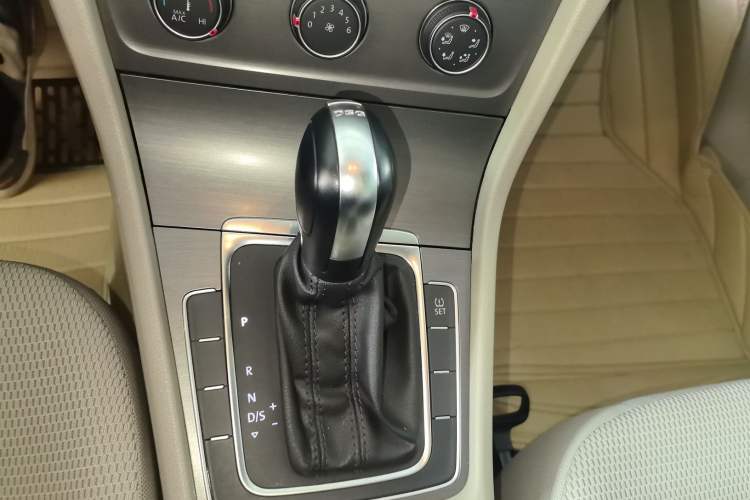 Used Volkswagen Golf 2015 1.4TSI Automatic Comfort Model
