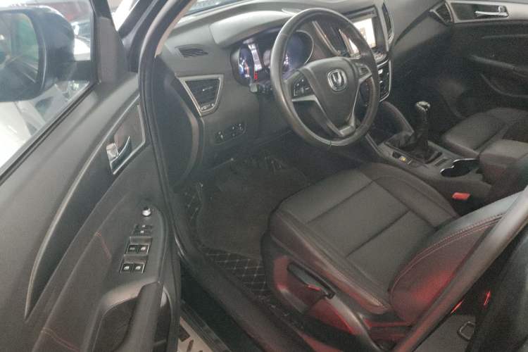 Used CHANGAN CS75 2014 2.0L Manual Luxury Version China IV Standard Driver Seat
