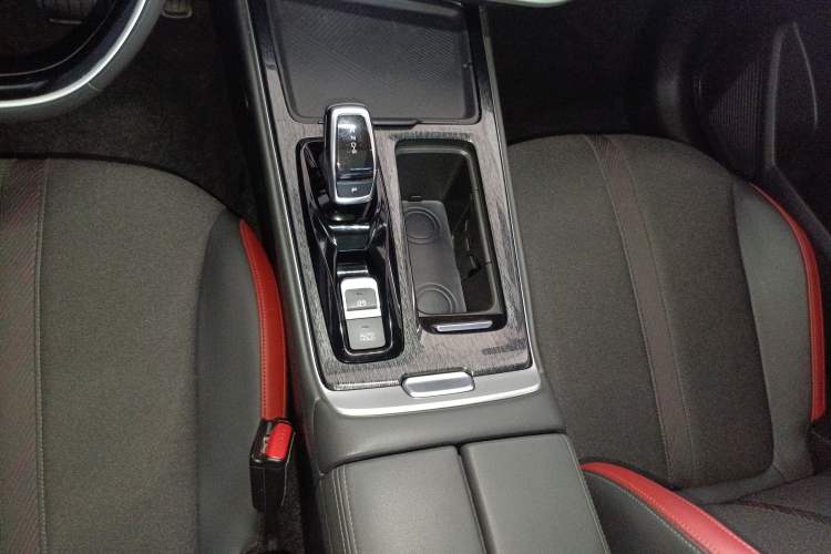 Used Dongfeng Aeolus Yixuan MAX 2021 1.5T Super-Powered Dad Edition Gear Lever