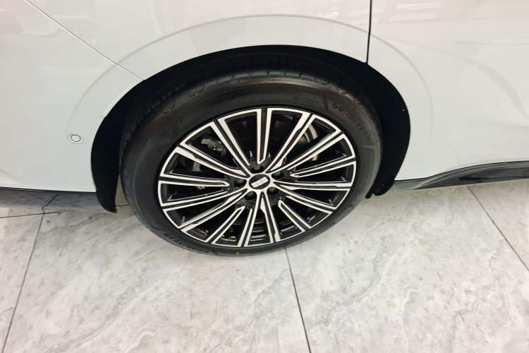 Used Geely Galaxy 8 2025 130km EM-P Exploration Edition Right Rear Wheel Hub