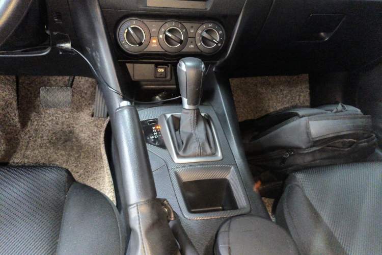 Used Mazda 3 Axela 2017 Sedan 1.5L Automatic Comfort Model Emission Standard China V
