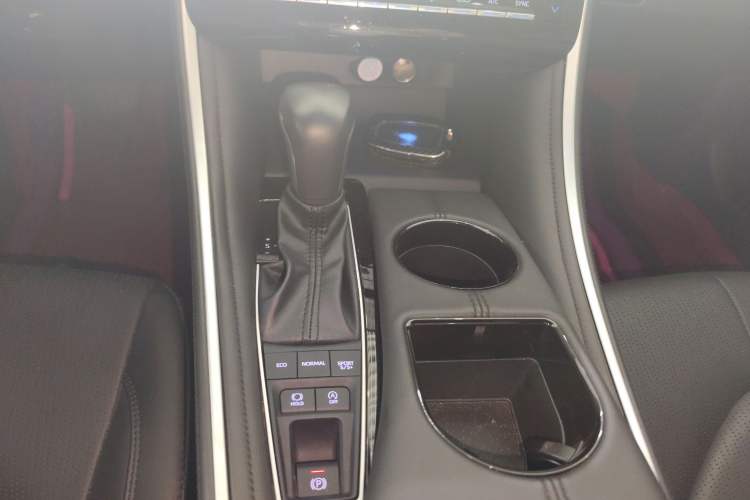 Used Toyota Avalon 2023 2.5L Luxury Edition Gear Lever